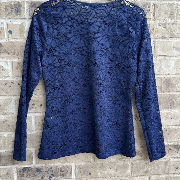 NWT White House Black Market Navy Lace Crew Nexk Top Size Medium - Picture 4 of 15